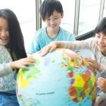 7 Cara Efektif Mendukung Perkembangan Otak Anak Sejak Dini