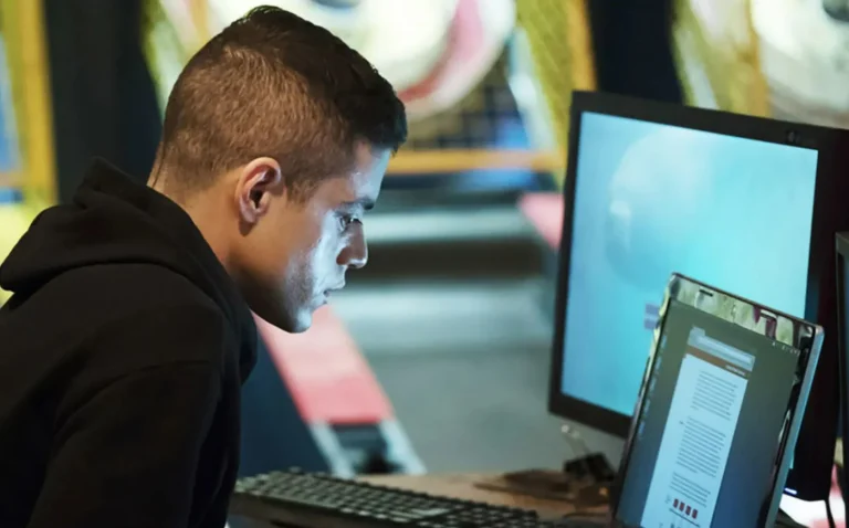 5 Cara Efektif Melindungi Mata dari Radiasi Layar Gadget