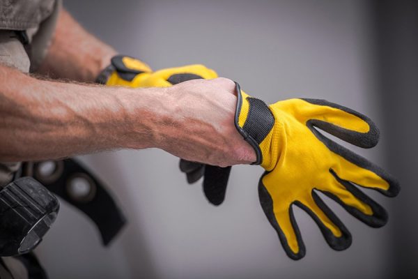 7 Tips Mencegah Cedera Tangan saat Beraktivitas Sehari-hari