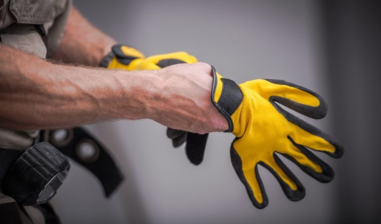 7 Tips Mencegah Cedera Tangan saat Beraktivitas Sehari-hari