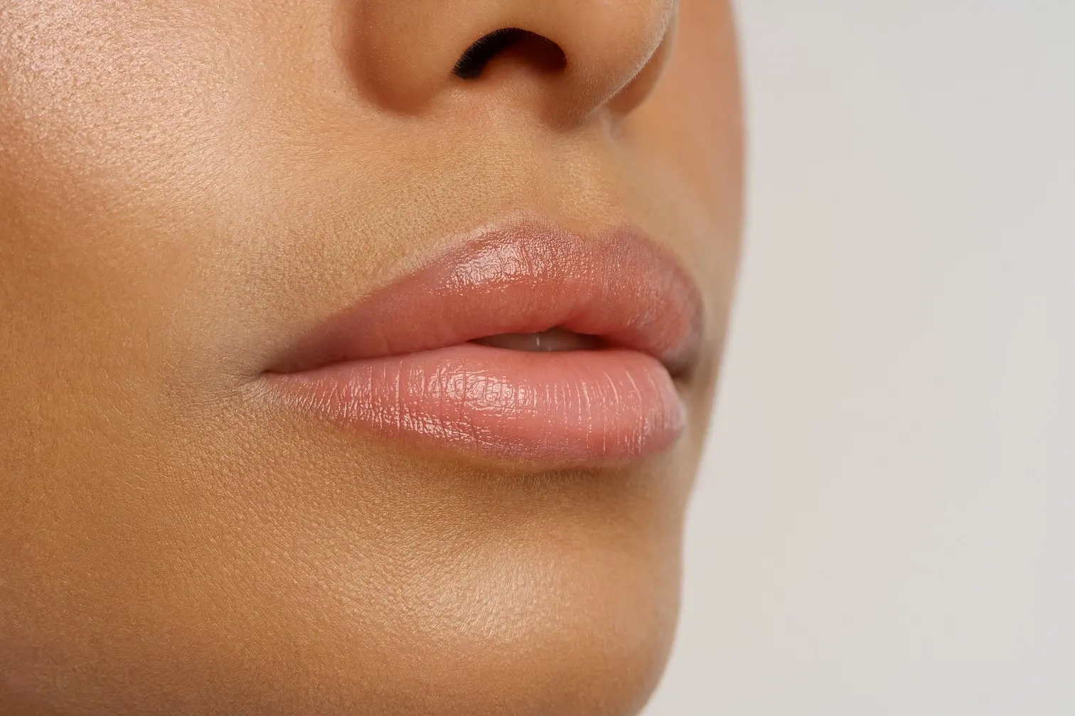 7 Kebiasaan Sehat agar Bibir Tetap Lembap Sepanjang Hari