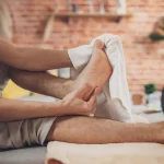 7 Tips Mencegah Bau Kaki Secara Alami