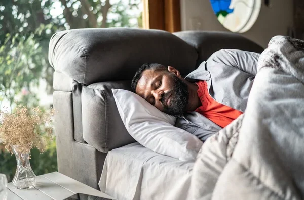 5 Tips Posisi Tidur yang Baik untuk Leher 5 Tips Posisi Tidur yang Baik untuk Leher