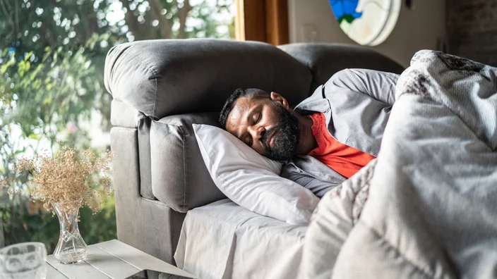 5 Tips Posisi Tidur yang Baik untuk Leher