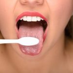 10 Cara Menjaga Kebersihan Lidah Setiap Hari